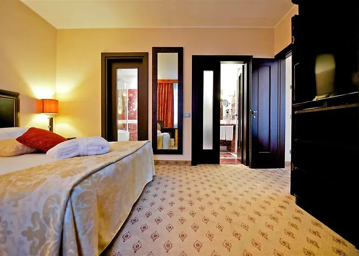 Mercure West 4* Rom