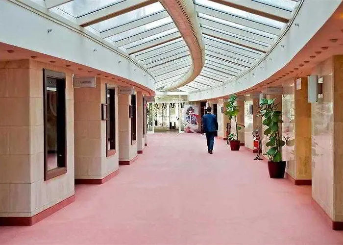 Mercure West Hotel 4*
