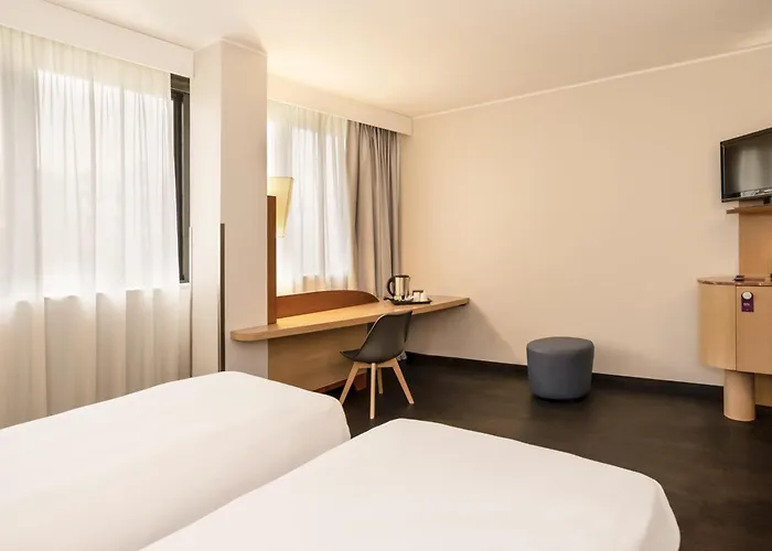 Mercure West 4*