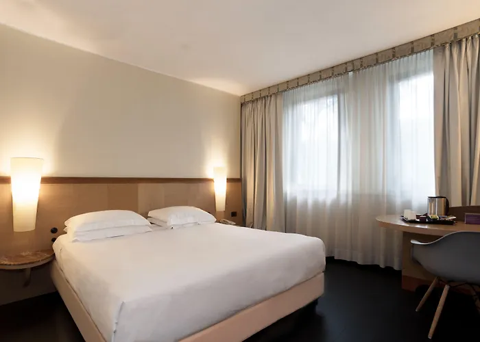 Mercure West 4*