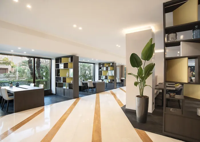 Mercure West 4*