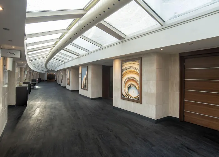 Отель Mercure West 4*