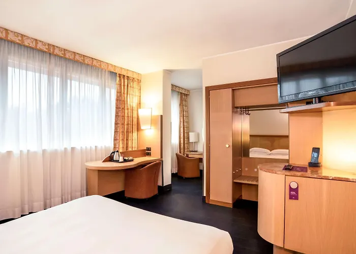 Mercure West Hotel 4*