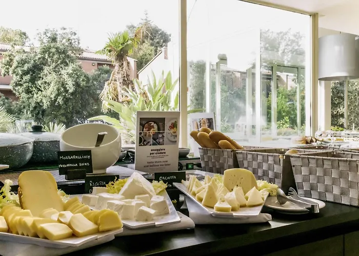 Mercure West Hotel 4*
