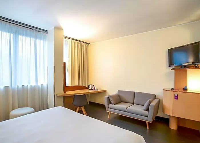 Mercure West