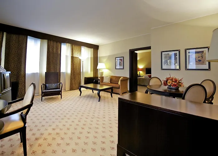 Mercure West מלון