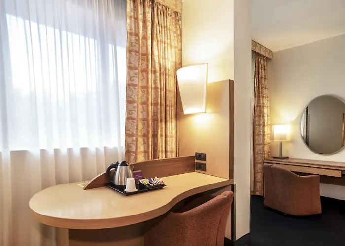 מלון Mercure West 4*