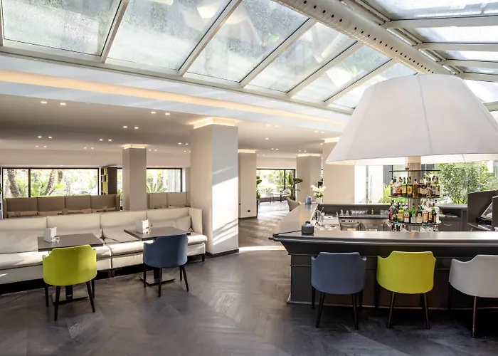 Mercure West Hotel 4*