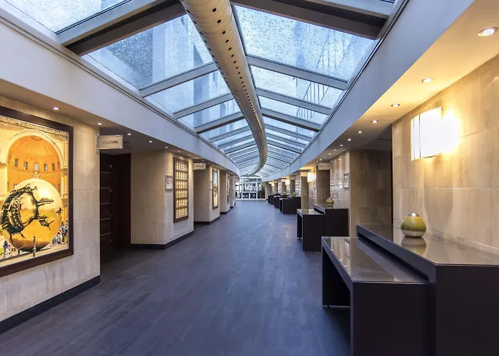 Mercure West מלון