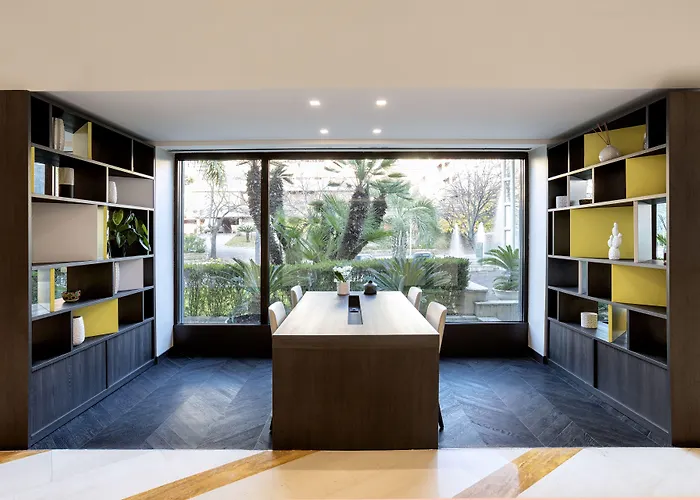 מלון Mercure West 4*