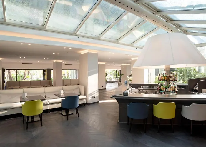 Отель Mercure West 4*